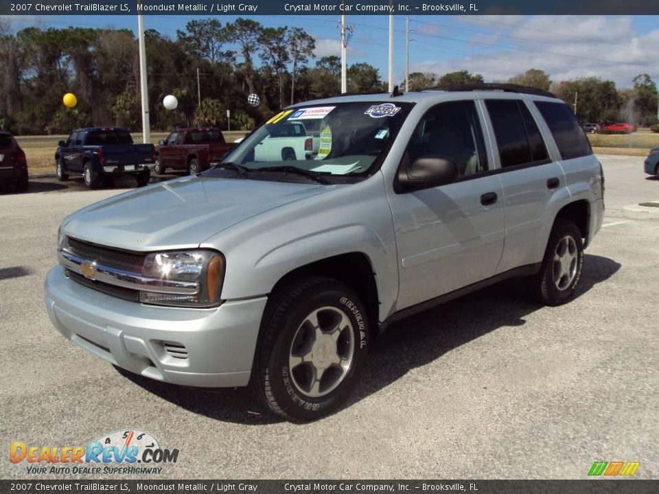 2007 Chevrolet TrailBlazer LS Moondust Metallic / Light Gray Photo #1