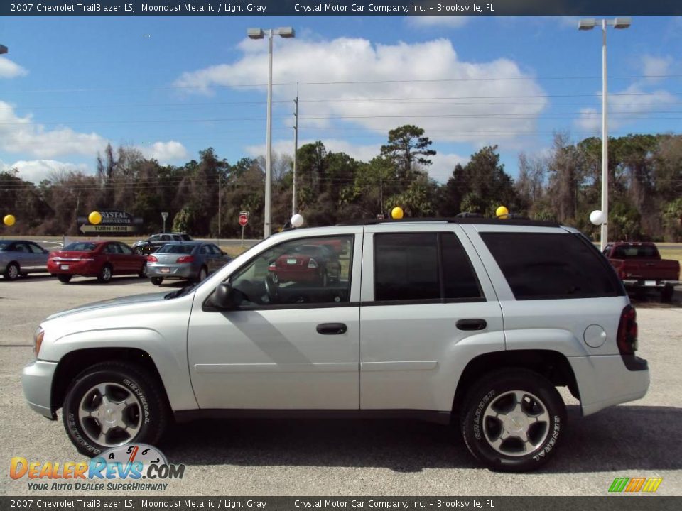 2007 Chevrolet TrailBlazer LS Moondust Metallic / Light Gray Photo #2