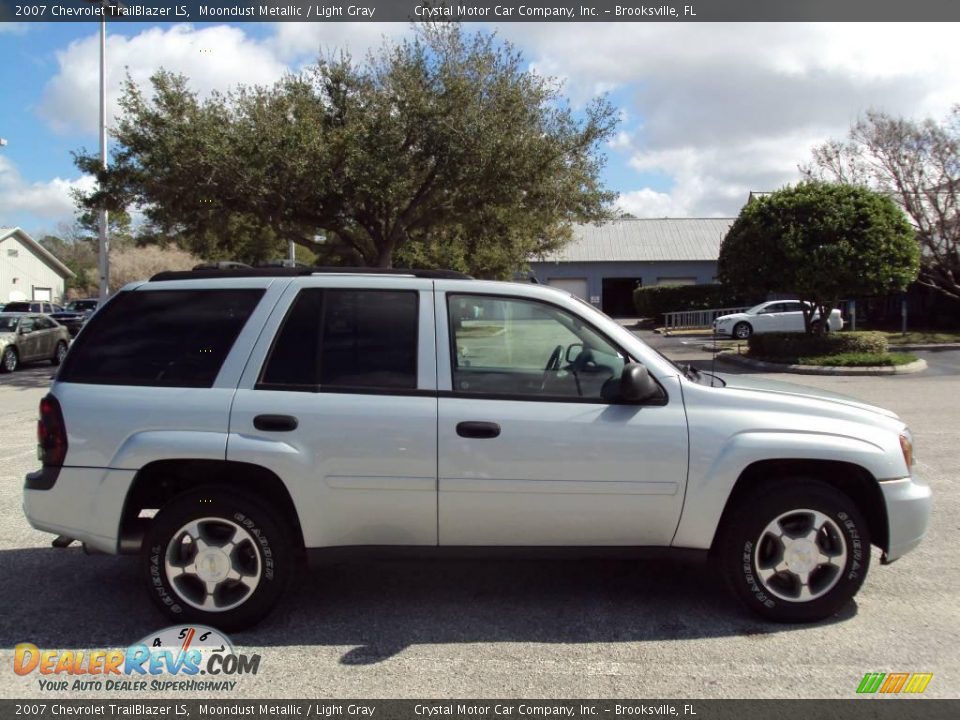 2007 Chevrolet TrailBlazer LS Moondust Metallic / Light Gray Photo #10