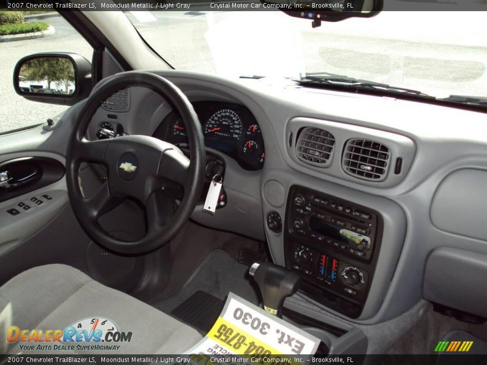 2007 Chevrolet TrailBlazer LS Moondust Metallic / Light Gray Photo #12