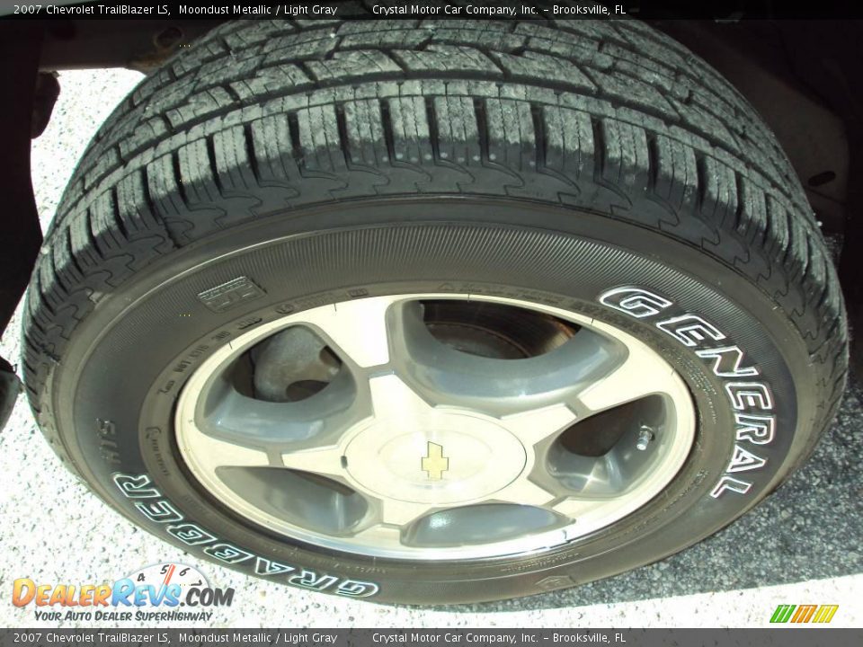 2007 Chevrolet TrailBlazer LS Moondust Metallic / Light Gray Photo #15