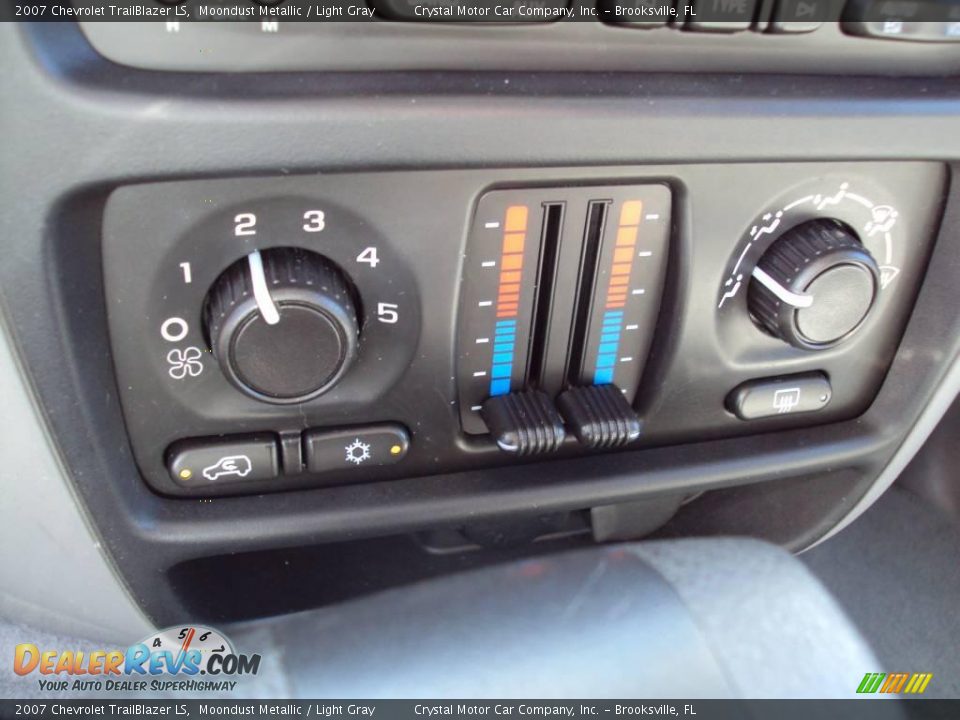 2007 Chevrolet TrailBlazer LS Moondust Metallic / Light Gray Photo #21