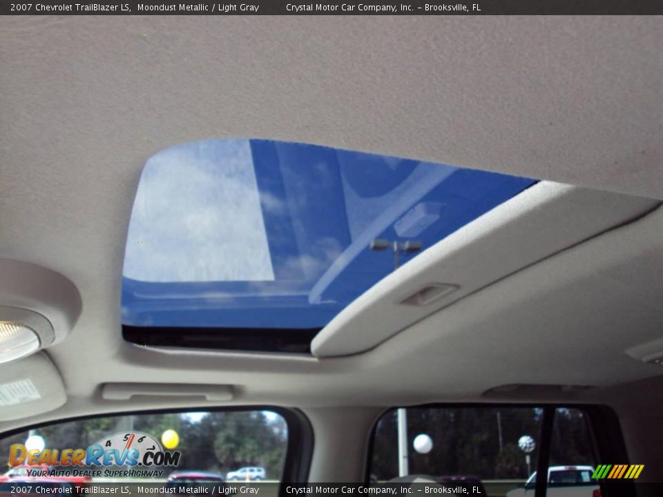2007 Chevrolet TrailBlazer LS Moondust Metallic / Light Gray Photo #22