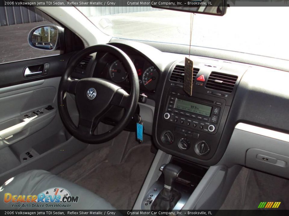 2006 Volkswagen Jetta TDI Sedan Reflex Silver Metallic / Grey Photo #11