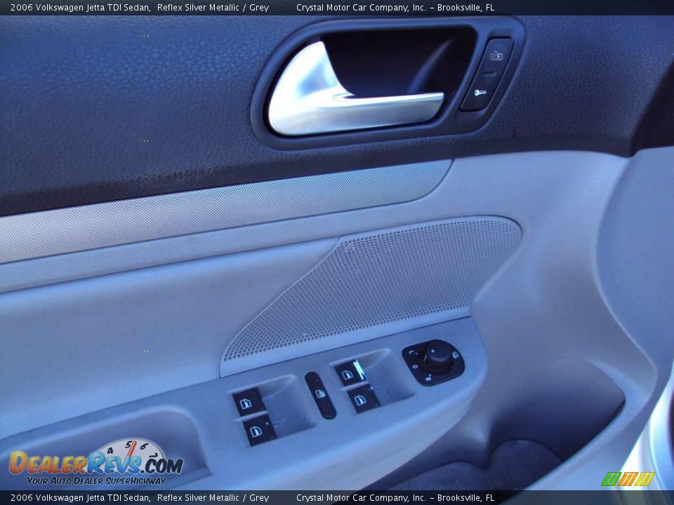 2006 Volkswagen Jetta TDI Sedan Reflex Silver Metallic / Grey Photo #16