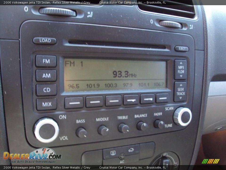 2006 Volkswagen Jetta TDI Sedan Reflex Silver Metallic / Grey Photo #18