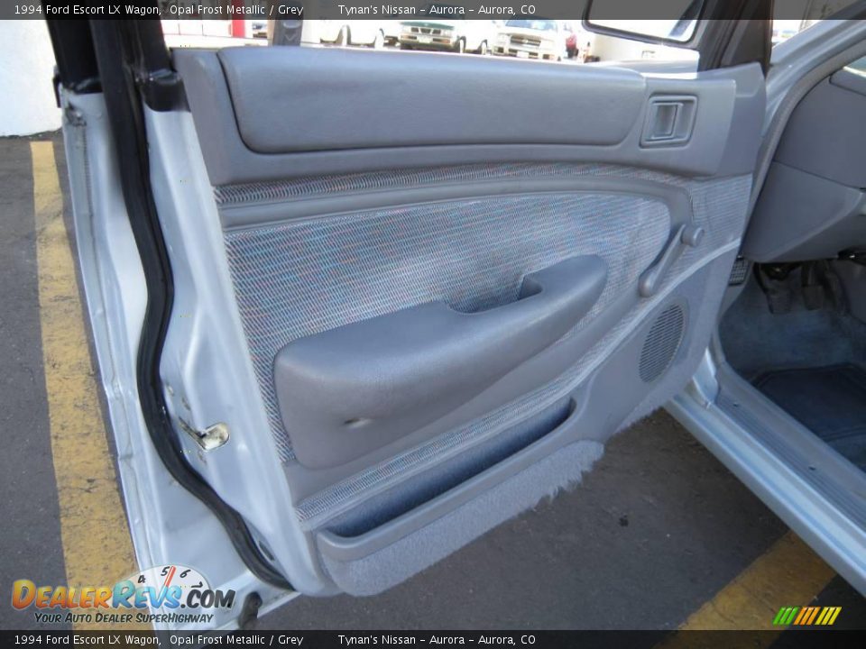 1994 Ford Escort LX Wagon Opal Frost Metallic / Grey Photo #12
