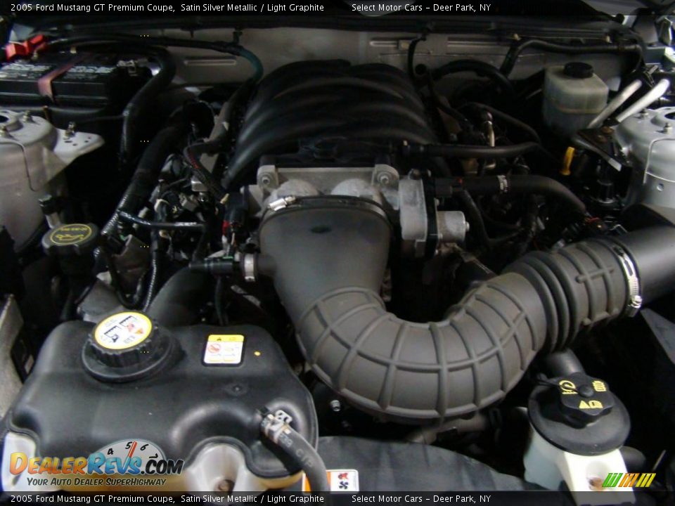 2005 Ford Mustang GT Premium Coupe Satin Silver Metallic / Light Graphite Photo #14