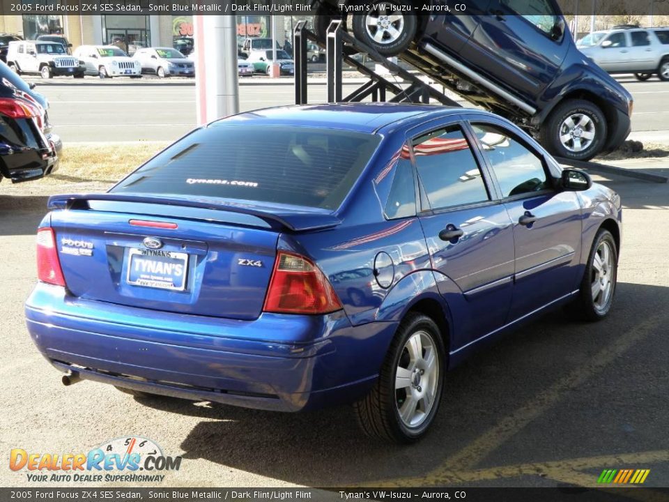 2005 Ford Focus ZX4 SES Sedan Sonic Blue Metallic / Dark Flint/Light Flint Photo #6