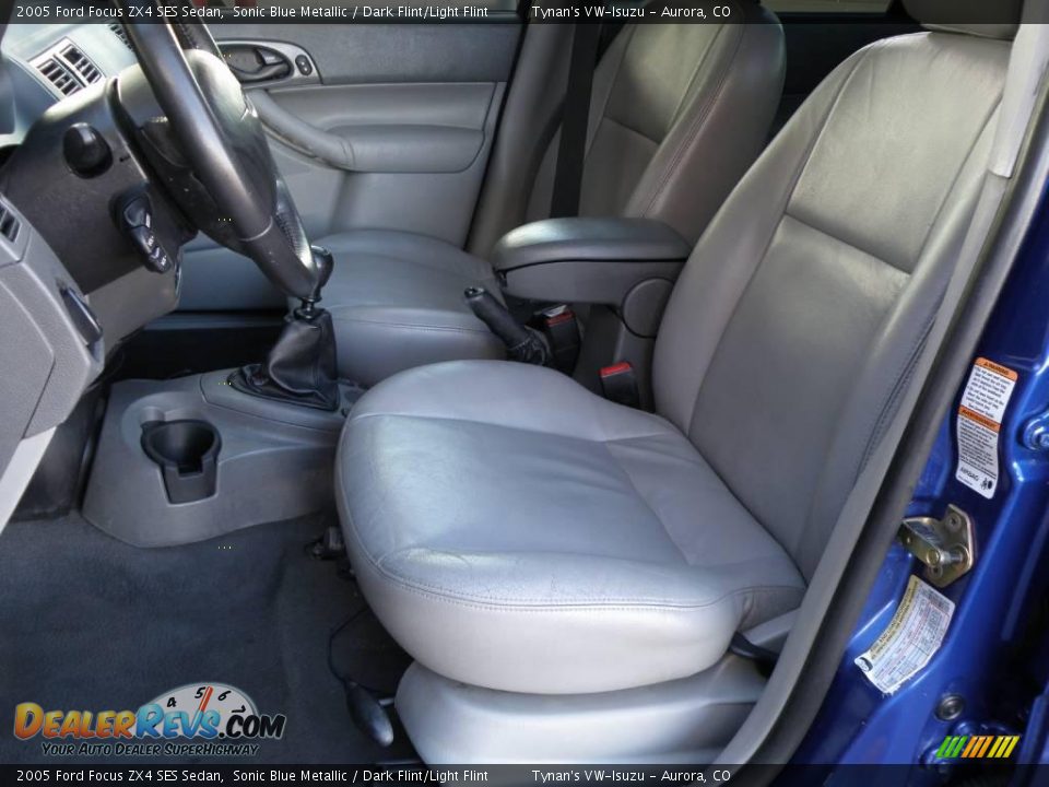 2005 Ford Focus ZX4 SES Sedan Sonic Blue Metallic / Dark Flint/Light Flint Photo #7