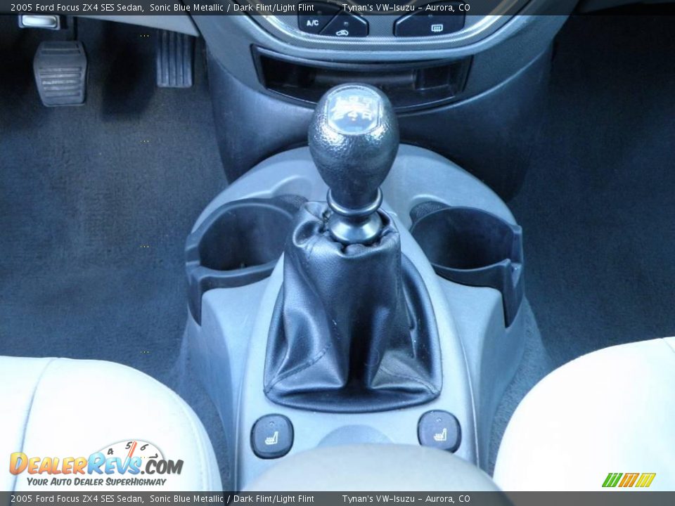 2005 Ford Focus ZX4 SES Sedan Sonic Blue Metallic / Dark Flint/Light Flint Photo #11