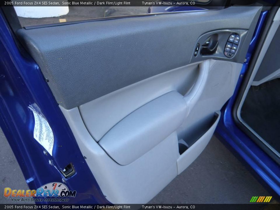 2005 Ford Focus ZX4 SES Sedan Sonic Blue Metallic / Dark Flint/Light Flint Photo #12