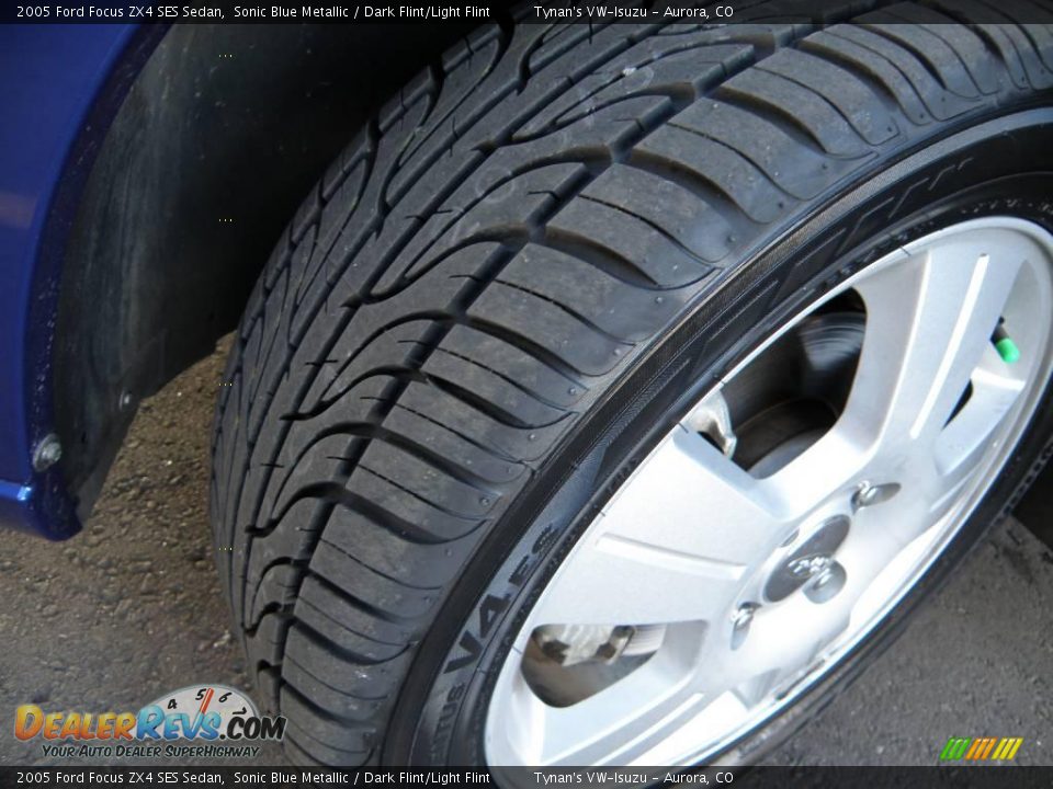 2005 Ford Focus ZX4 SES Sedan Sonic Blue Metallic / Dark Flint/Light Flint Photo #15