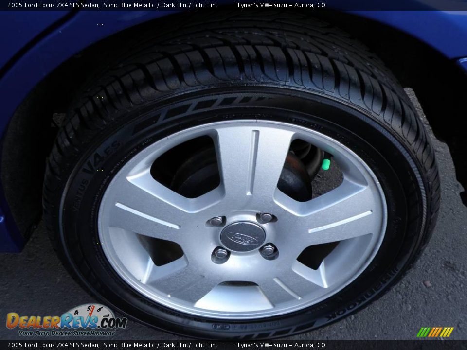 2005 Ford Focus ZX4 SES Sedan Sonic Blue Metallic / Dark Flint/Light Flint Photo #16