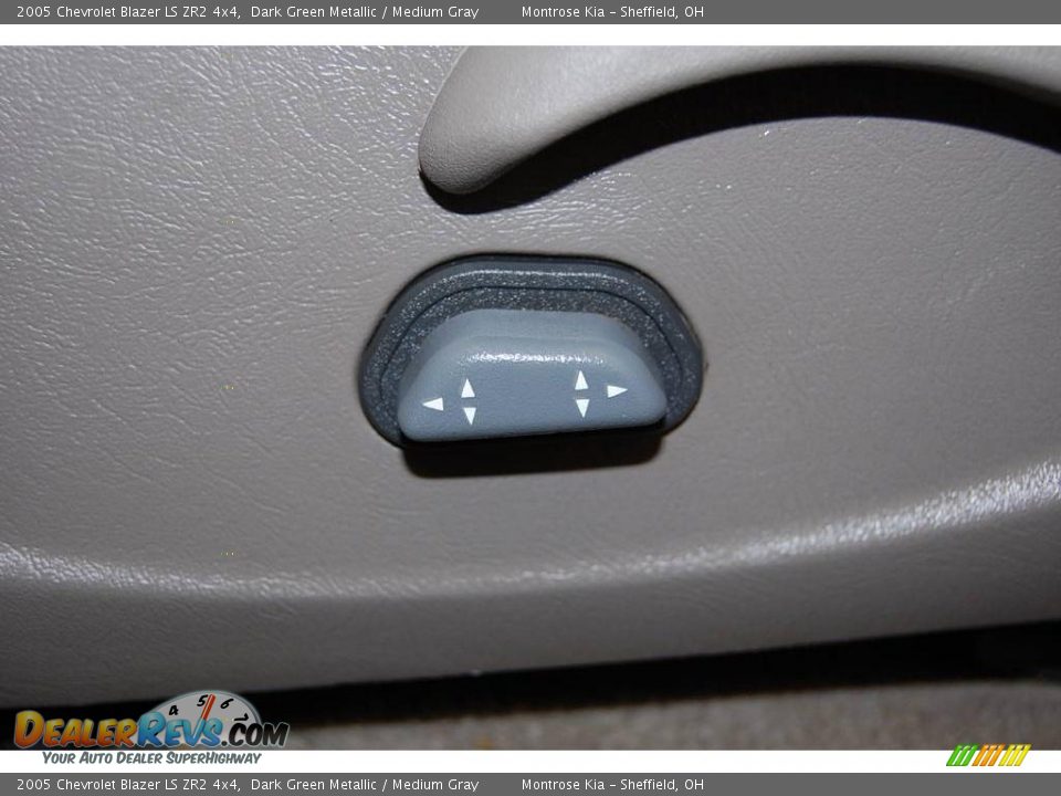 2005 Chevrolet Blazer LS ZR2 4x4 Dark Green Metallic / Medium Gray Photo #17