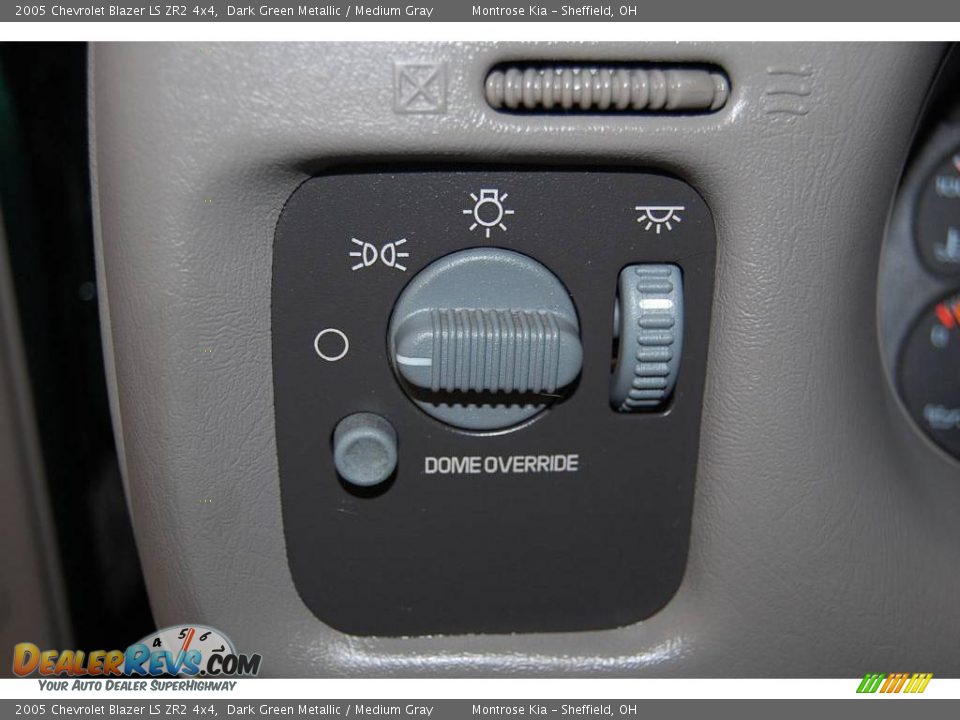 2005 Chevrolet Blazer LS ZR2 4x4 Dark Green Metallic / Medium Gray Photo #31