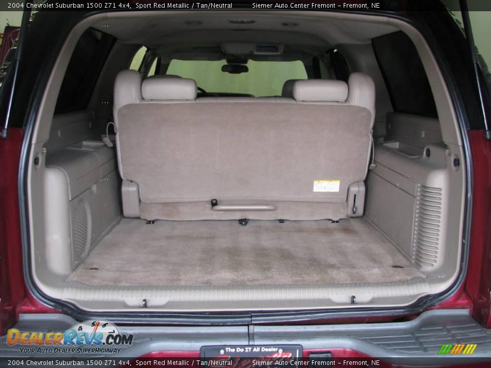 2004 Chevrolet Suburban 1500 Z71 4x4 Sport Red Metallic / Tan/Neutral Photo #9