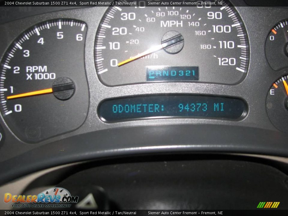 2004 Chevrolet Suburban 1500 Z71 4x4 Sport Red Metallic / Tan/Neutral Photo #18