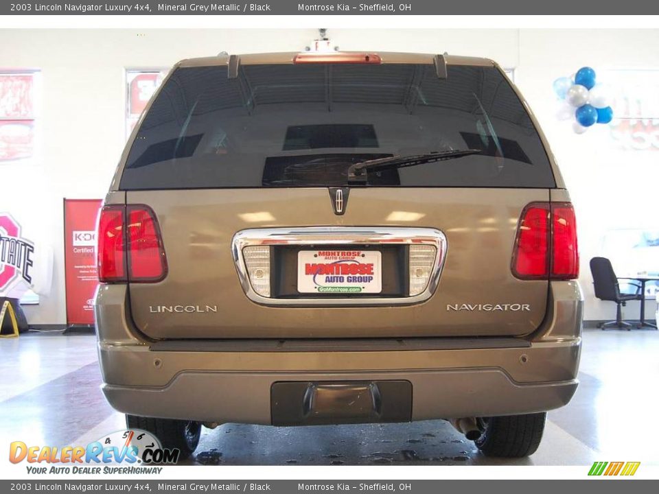 2003 Lincoln Navigator Luxury 4x4 Mineral Grey Metallic / Black Photo #7