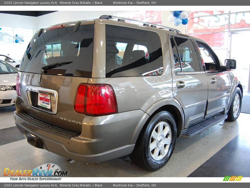 2003 Lincoln Navigator Luxury 4x4 Mineral Grey Metallic / Black Photo #8