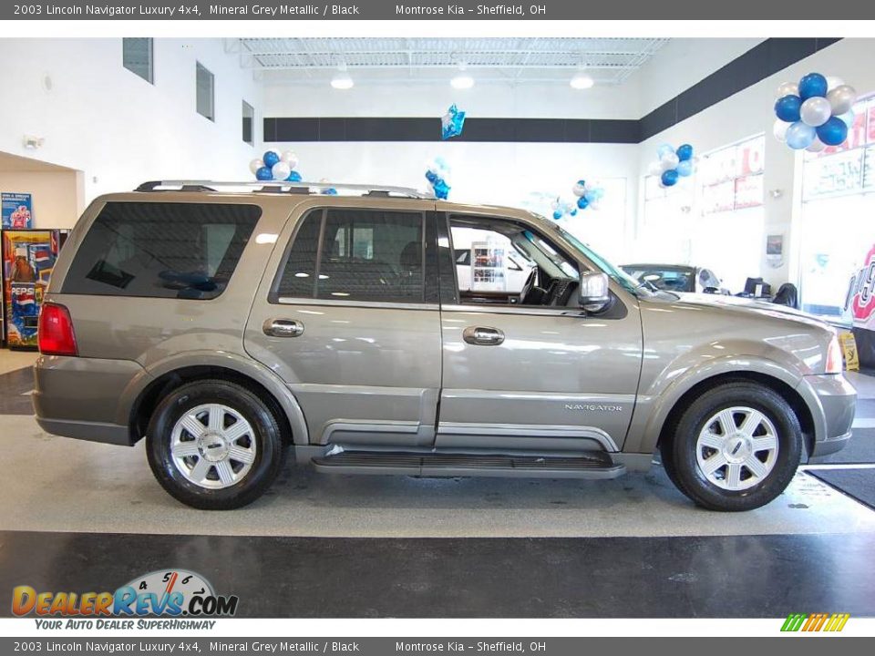 2003 Lincoln Navigator Luxury 4x4 Mineral Grey Metallic / Black Photo #9