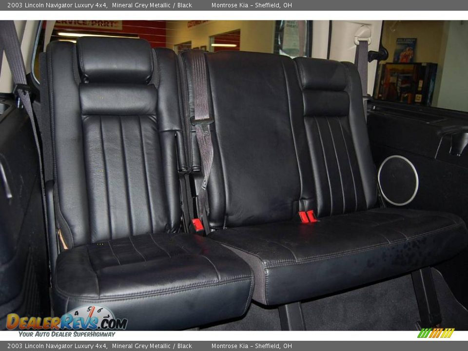 2003 Lincoln Navigator Luxury 4x4 Mineral Grey Metallic / Black Photo #28