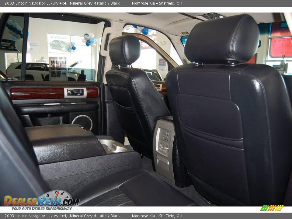 2003 Lincoln Navigator Luxury 4x4 Mineral Grey Metallic / Black Photo #31