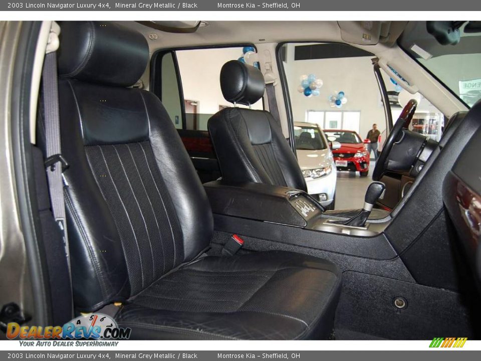 2003 Lincoln Navigator Luxury 4x4 Mineral Grey Metallic / Black Photo #32