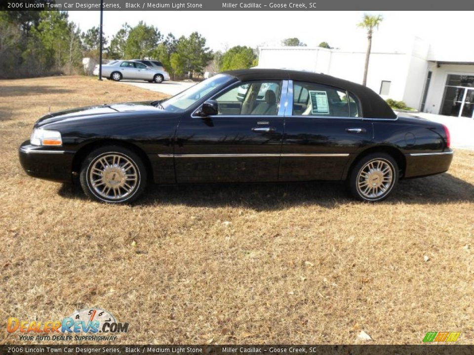 2006 Lincoln Town Car Designer Series Black / Medium Light Stone Photo #2