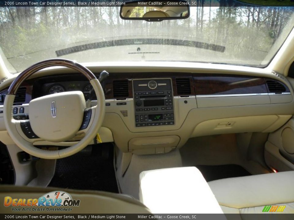 2006 Lincoln Town Car Designer Series Black / Medium Light Stone Photo #3