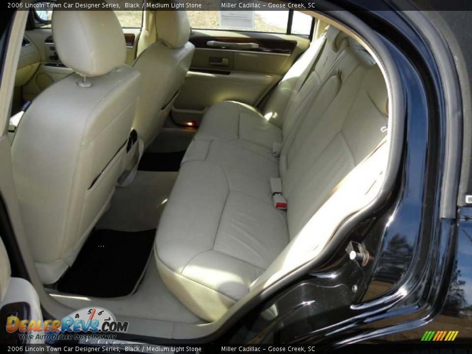 2006 Lincoln Town Car Designer Series Black / Medium Light Stone Photo #6