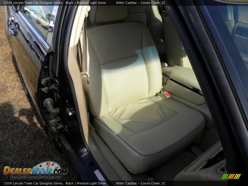 2006 Lincoln Town Car Designer Series Black / Medium Light Stone Photo #8