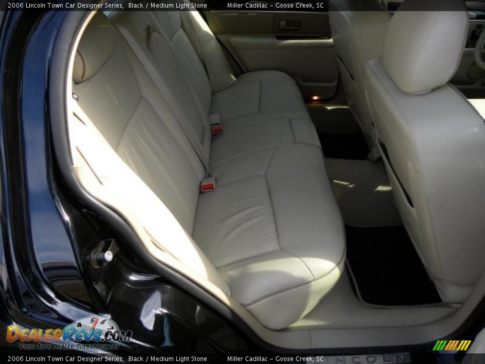 2006 Lincoln Town Car Designer Series Black / Medium Light Stone Photo #10