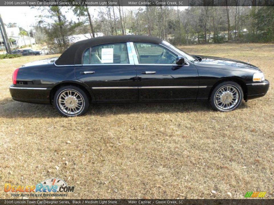 2006 Lincoln Town Car Designer Series Black / Medium Light Stone Photo #12