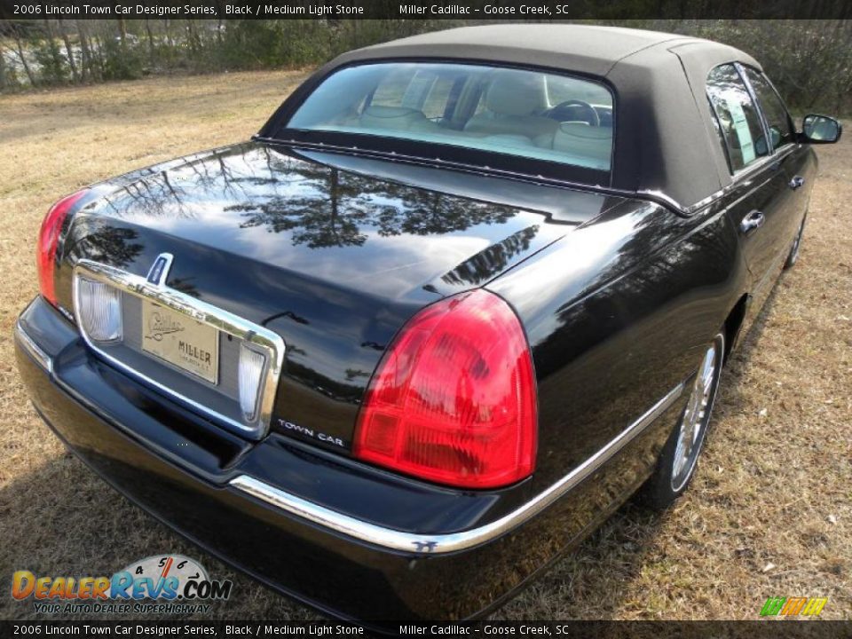 2006 Lincoln Town Car Designer Series Black / Medium Light Stone Photo #13