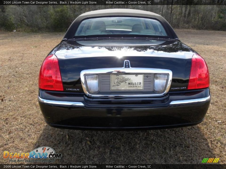 2006 Lincoln Town Car Designer Series Black / Medium Light Stone Photo #15