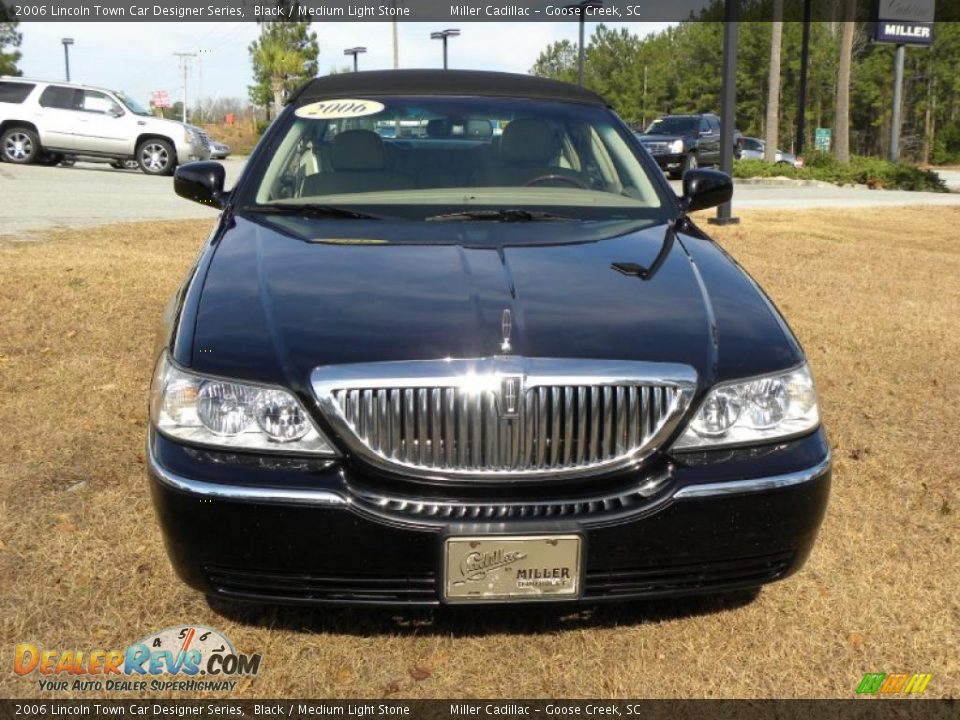 2006 Lincoln Town Car Designer Series Black / Medium Light Stone Photo #19