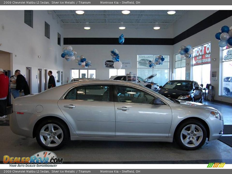 2009 Chevrolet Malibu LS Sedan Silver Ice Metallic / Titanium Photo #9