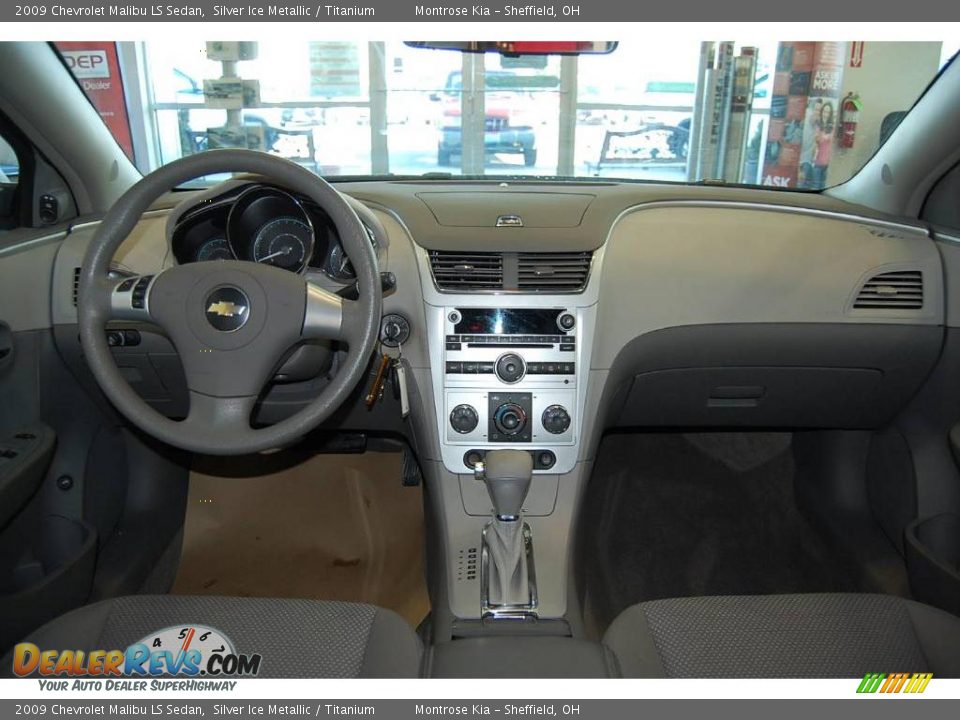 2009 Chevrolet Malibu LS Sedan Silver Ice Metallic / Titanium Photo #13
