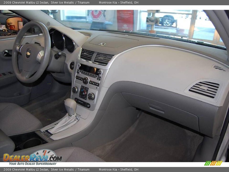2009 Chevrolet Malibu LS Sedan Silver Ice Metallic / Titanium Photo #15
