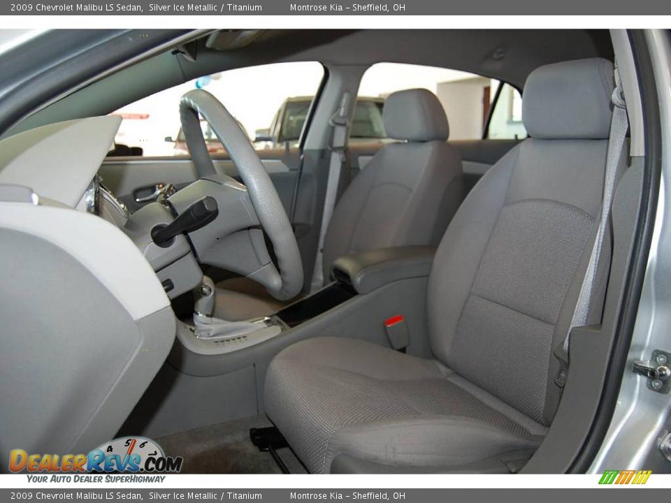 2009 Chevrolet Malibu LS Sedan Silver Ice Metallic / Titanium Photo #16