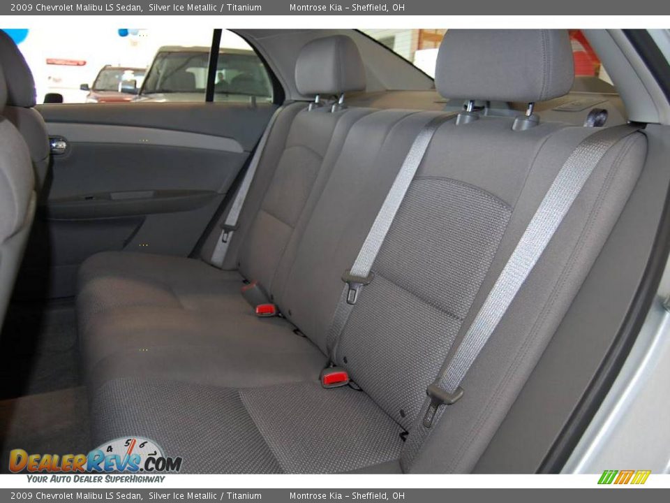 2009 Chevrolet Malibu LS Sedan Silver Ice Metallic / Titanium Photo #18