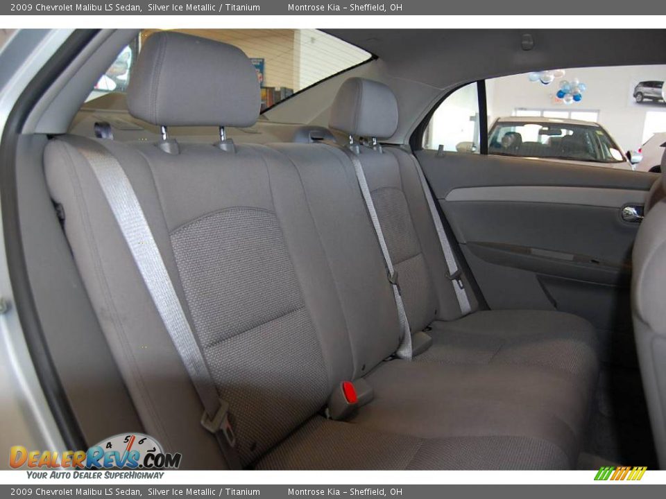 2009 Chevrolet Malibu LS Sedan Silver Ice Metallic / Titanium Photo #19