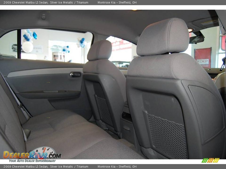 2009 Chevrolet Malibu LS Sedan Silver Ice Metallic / Titanium Photo #21