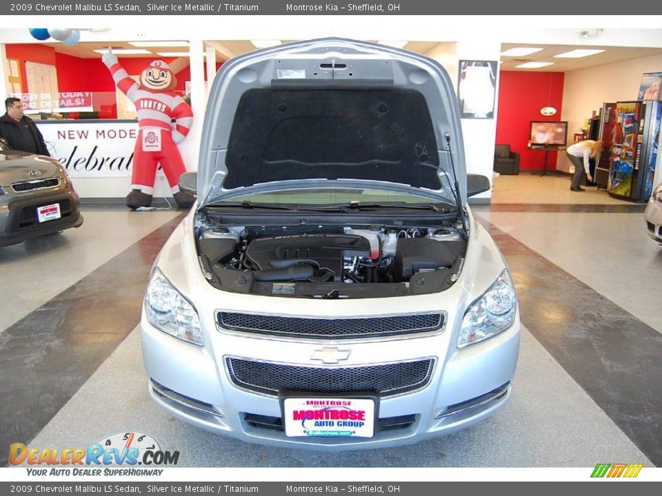 2009 Chevrolet Malibu LS Sedan Silver Ice Metallic / Titanium Photo #23