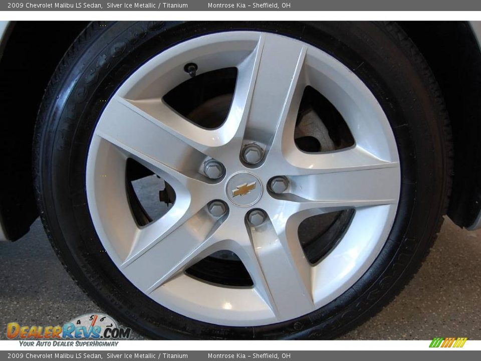 2009 Chevrolet Malibu LS Sedan Silver Ice Metallic / Titanium Photo #29