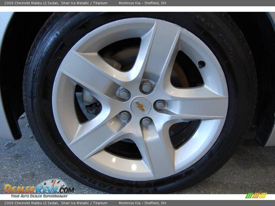 2009 Chevrolet Malibu LS Sedan Silver Ice Metallic / Titanium Photo #30
