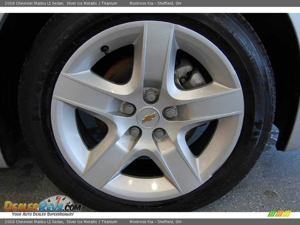 2009 Chevrolet Malibu LS Sedan Silver Ice Metallic / Titanium Photo #31
