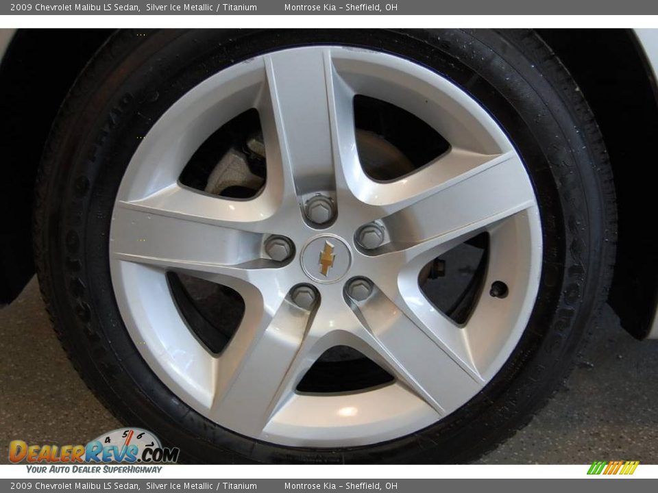 2009 Chevrolet Malibu LS Sedan Silver Ice Metallic / Titanium Photo #32