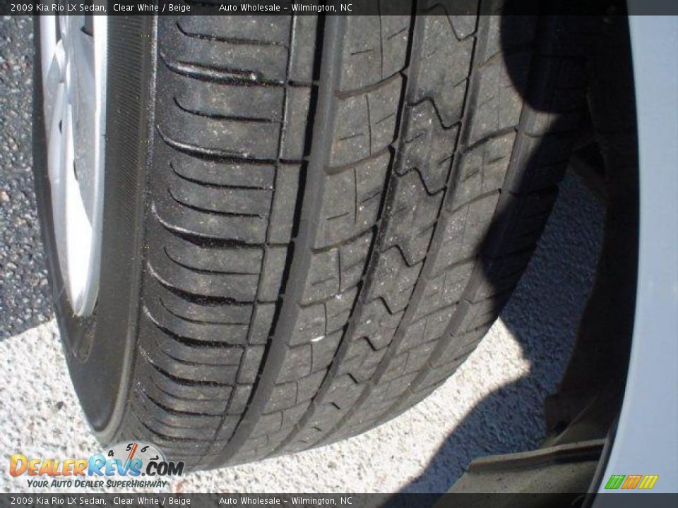 2009 Kia Rio LX Sedan Clear White / Beige Photo #5
